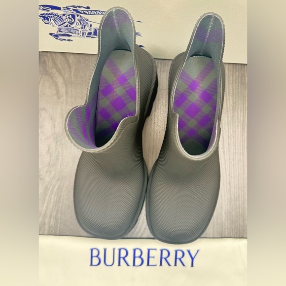 BURBERRY
Black Ankle Rain Boots
Women’s EU 38 - Picture 3 of 8